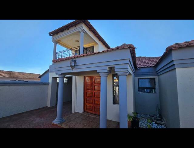 5 BEDROOM HOUSE FOR SALE IN PROTEA GLEN EXT